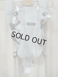 ☆ ベビービョルン ベビーキャリア（メッシュ・グレー）抱っこひも　D-807