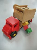 ☆バヨ　木のトラックかたちあわせ　おもちゃ Ｏ-4553