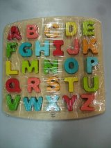 ☆ Hape　木製アルファベットパズル（大文字）　おもちゃ Ｏ-4572