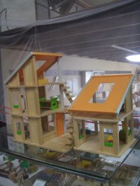 ☆  プラントイズ木製ドールハウス おもちゃＯ-4849